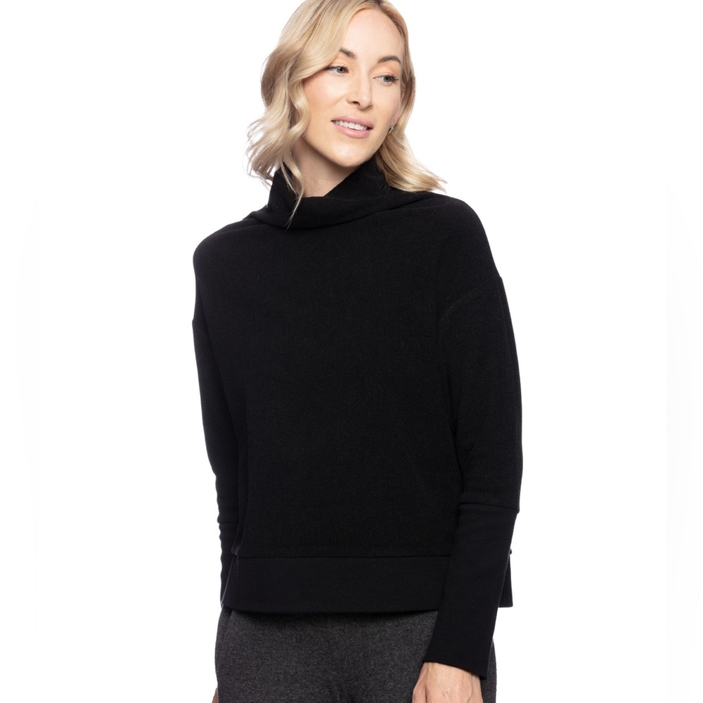 Fundamental Coast Black Top